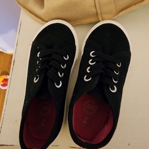 Toddler tennis shoes